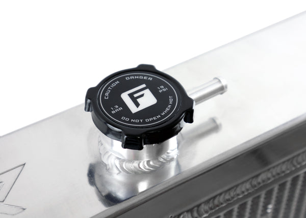 Universal Large Radiator - Top Outlet Pipe Left / Bottom Outlet Pipe Right.